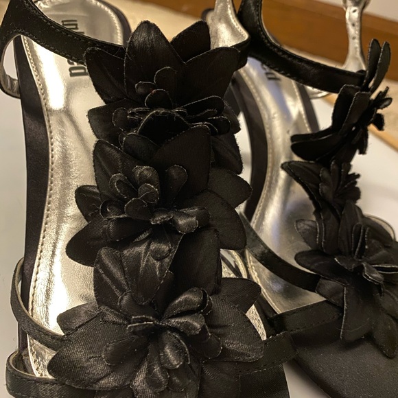 black heels - Picture 3 of 3